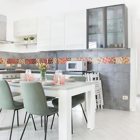 Three-bedroom With Private Terrace - Anagnina Apartamento