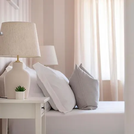 Three-bedroom With Private Terrace - Anagnina Apartamento