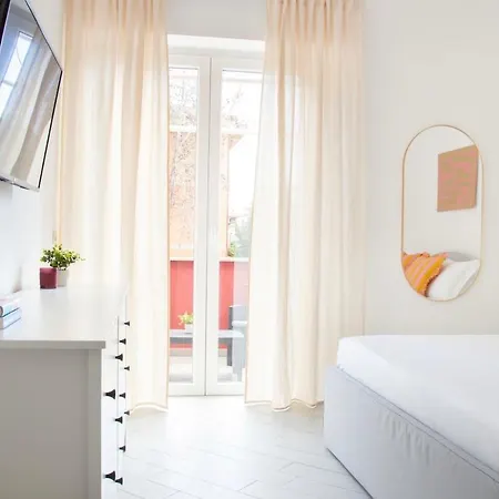 Three-bedroom With Private Terrace - Anagnina Roma