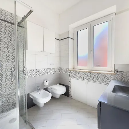 Three-bedroom With Private Terrace - Anagnina Lägenhet Rom